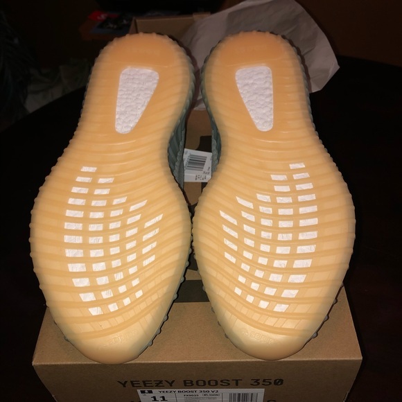 🔥🔥Yeezy 350 V2 Dessert Sage🔥😁 - Picture 5 of 5